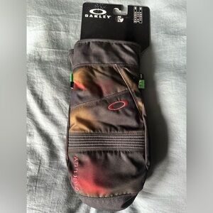 Oakley Black and Red Men’s Mittens Size L Snowboarding Skiing